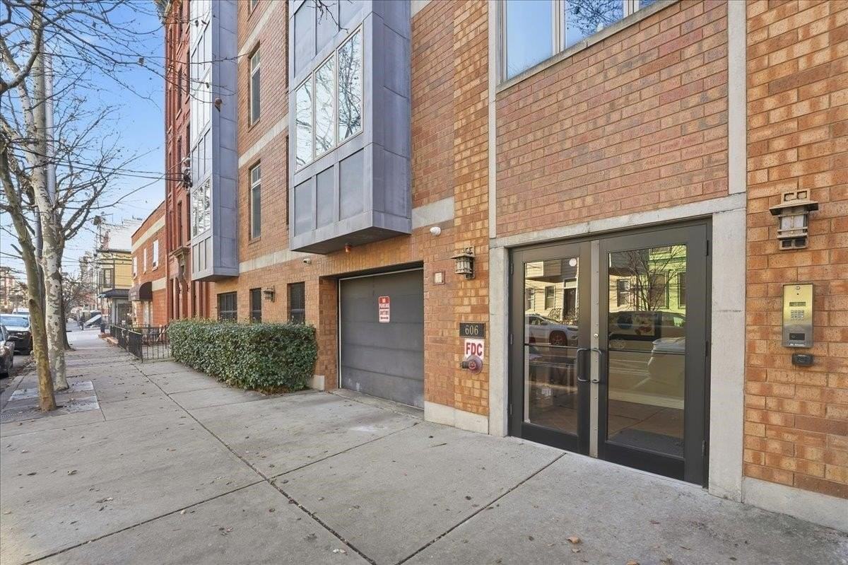 606 Adams St #5 - Photo 3 of 16