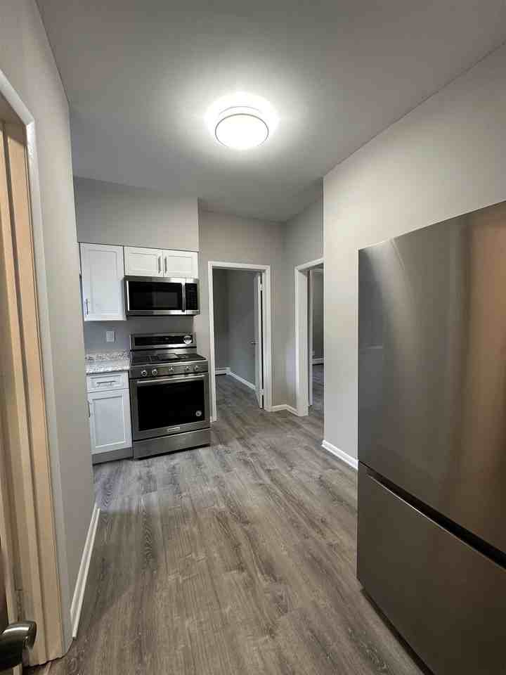 46 E 17th St #1R - Photo 4 of 14