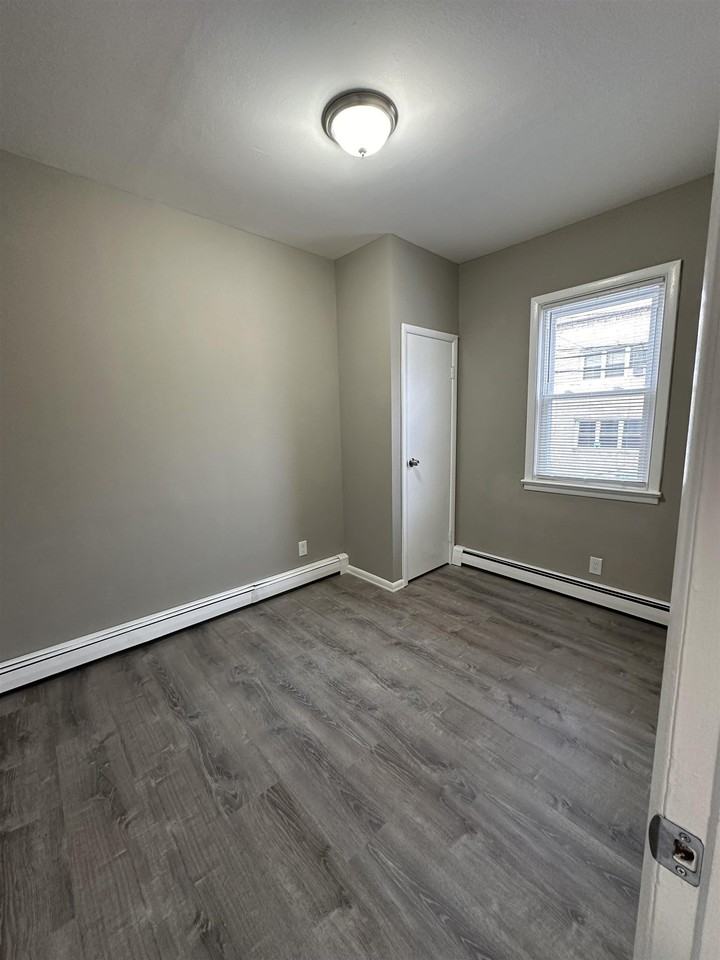 46 E 17th St #1R - Photo 5 of 14