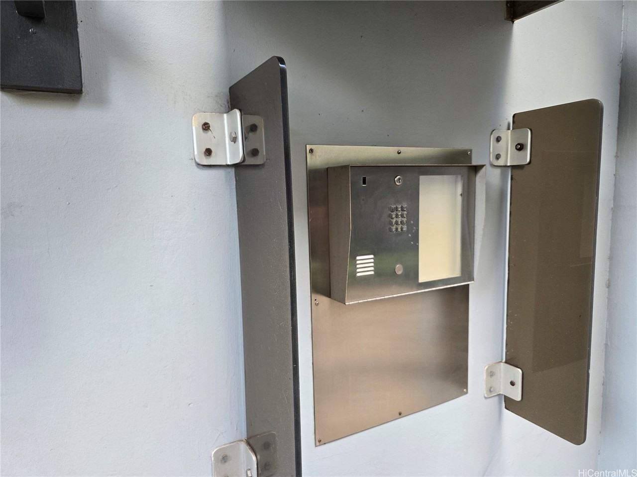 1621 Dole St Apt 504 #504 - Photo 3 of 25