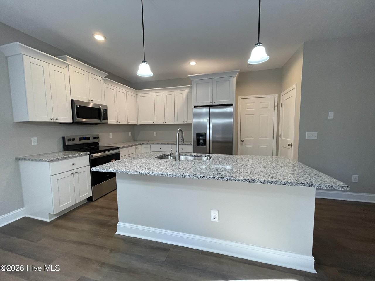 116 Eaker Dr - Photo 2 of 28