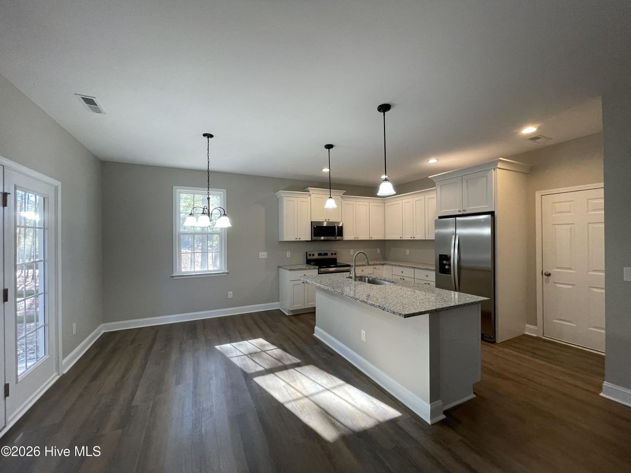 116 Eaker Dr - Photo 4 of 28