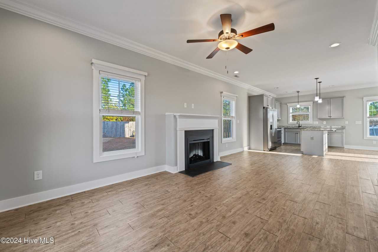 221 Chestwood Dr - Photo 3 of 22