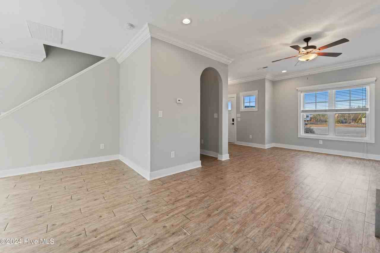 221 Chestwood Dr - Photo 4 of 22