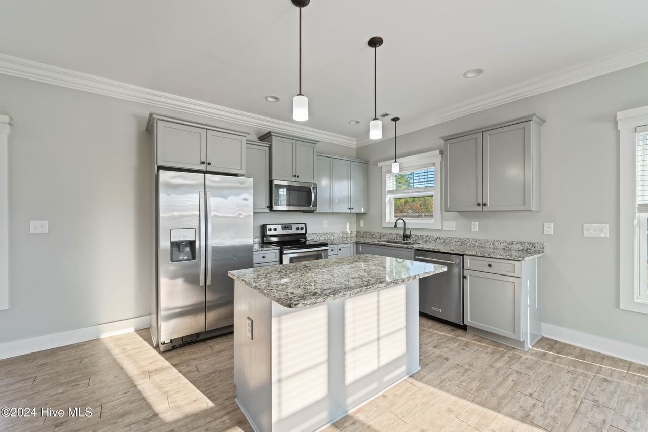 221 Chestwood Dr - Photo 5 of 22