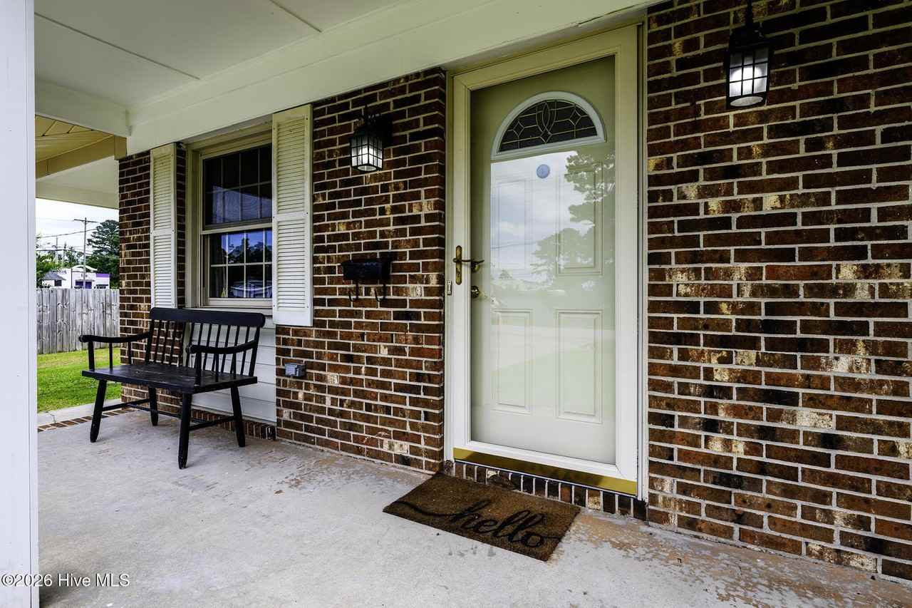 103 Elizabeth St - Photo 2 of 34