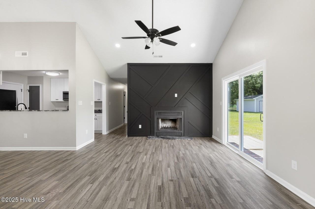 206 Pollard Dr - Photo 3 of 21