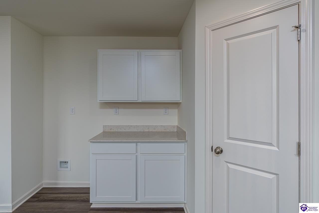 557 Pinehurst Dr - Photo 4 of 21