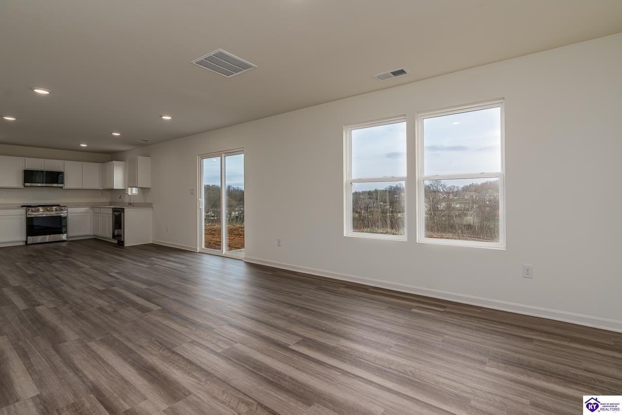 557 Pinehurst Dr - Photo 6 of 21