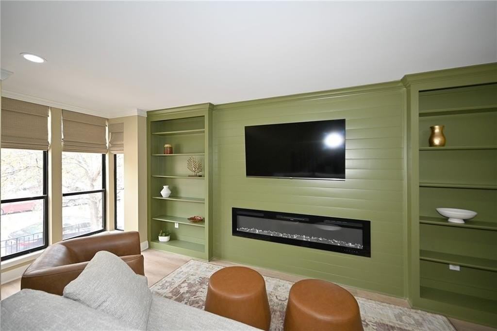 441 W 10th St - Photo 6 of 28