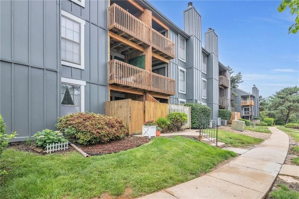 12786 W 110th Ter - Photo 3 of 24