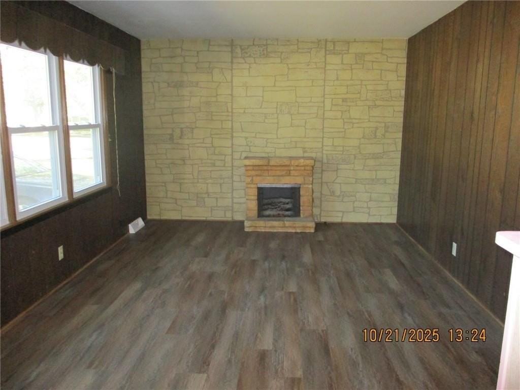 303 Hargis Ln - Photo 2 of 23