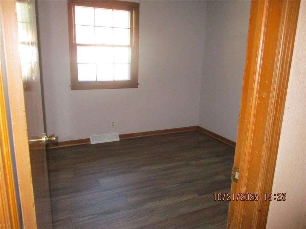 303 Hargis Ln - Photo 5 of 23