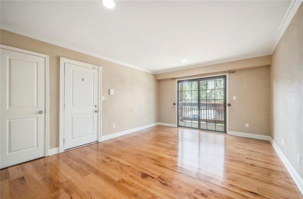 1104 W 46th St Apt 2 #2 - Photo 4 of 14