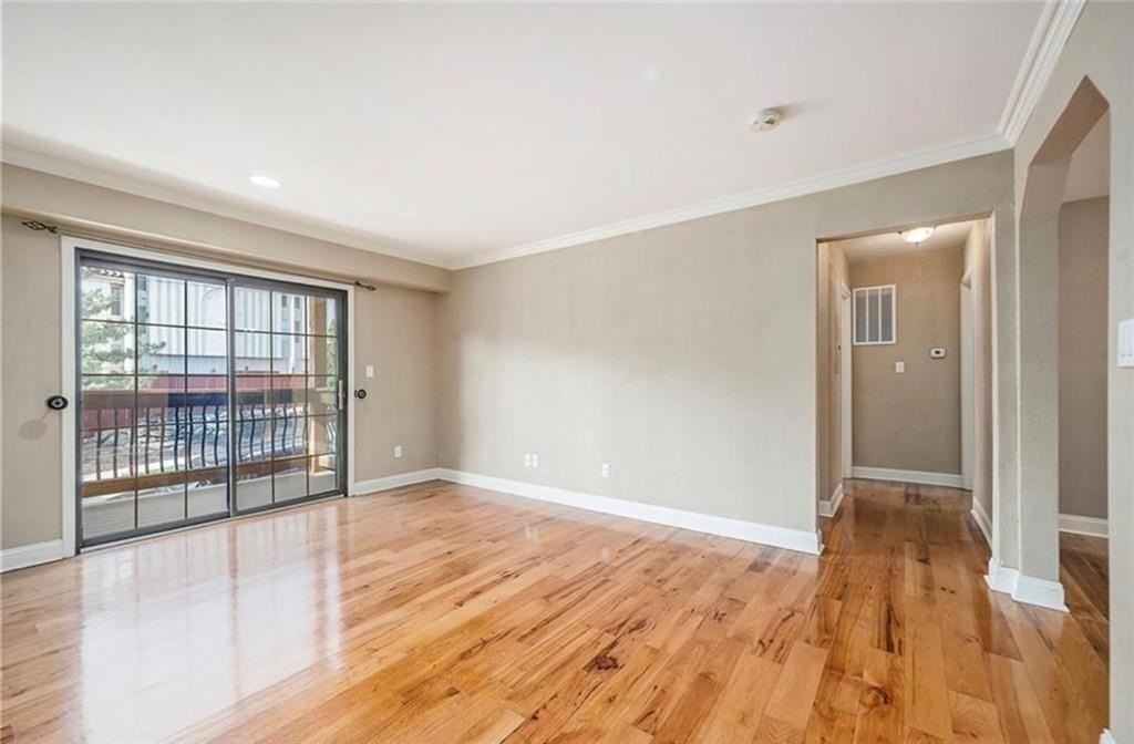 1104 W 46th St Apt 2 #2 - Photo 5 of 14