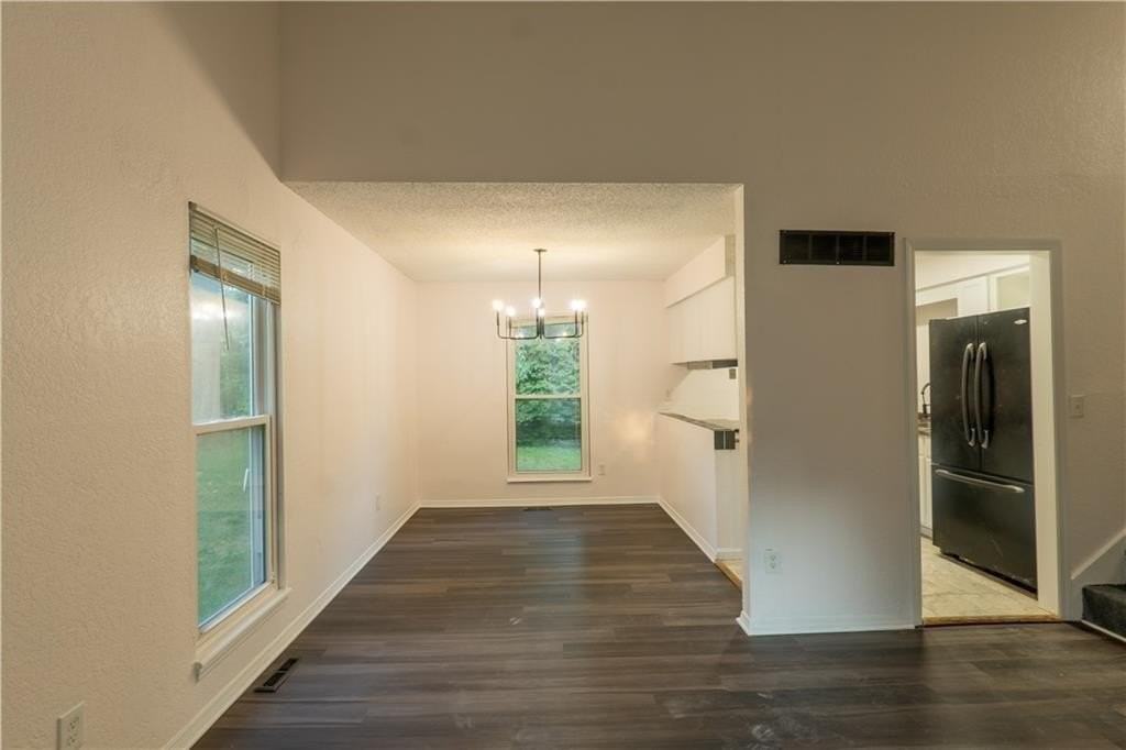 9525 Manning Ave - Photo 4 of 14