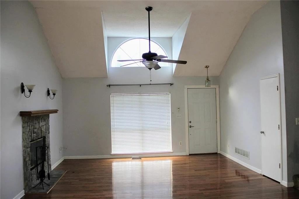 8005 W 149th St - Photo 3 of 16