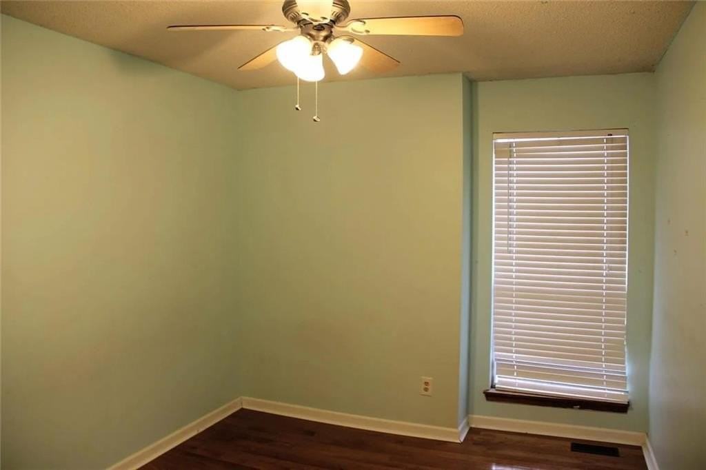 8005 W 149th St - Photo 7 of 16