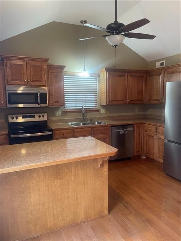 544 N Old Mill Rd - Photo 3 of 14