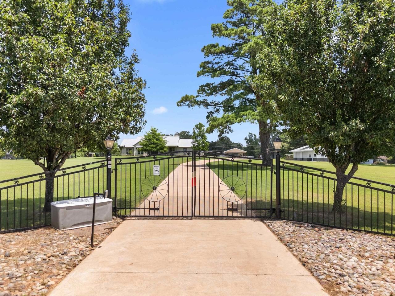 2533 County Road 186 E - Photo 2 of 40