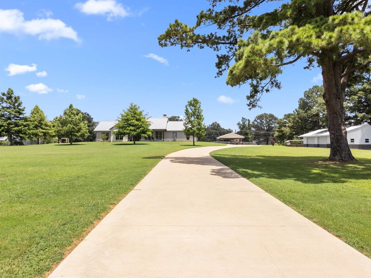 2533 County Road 186 E - Photo 3 of 40