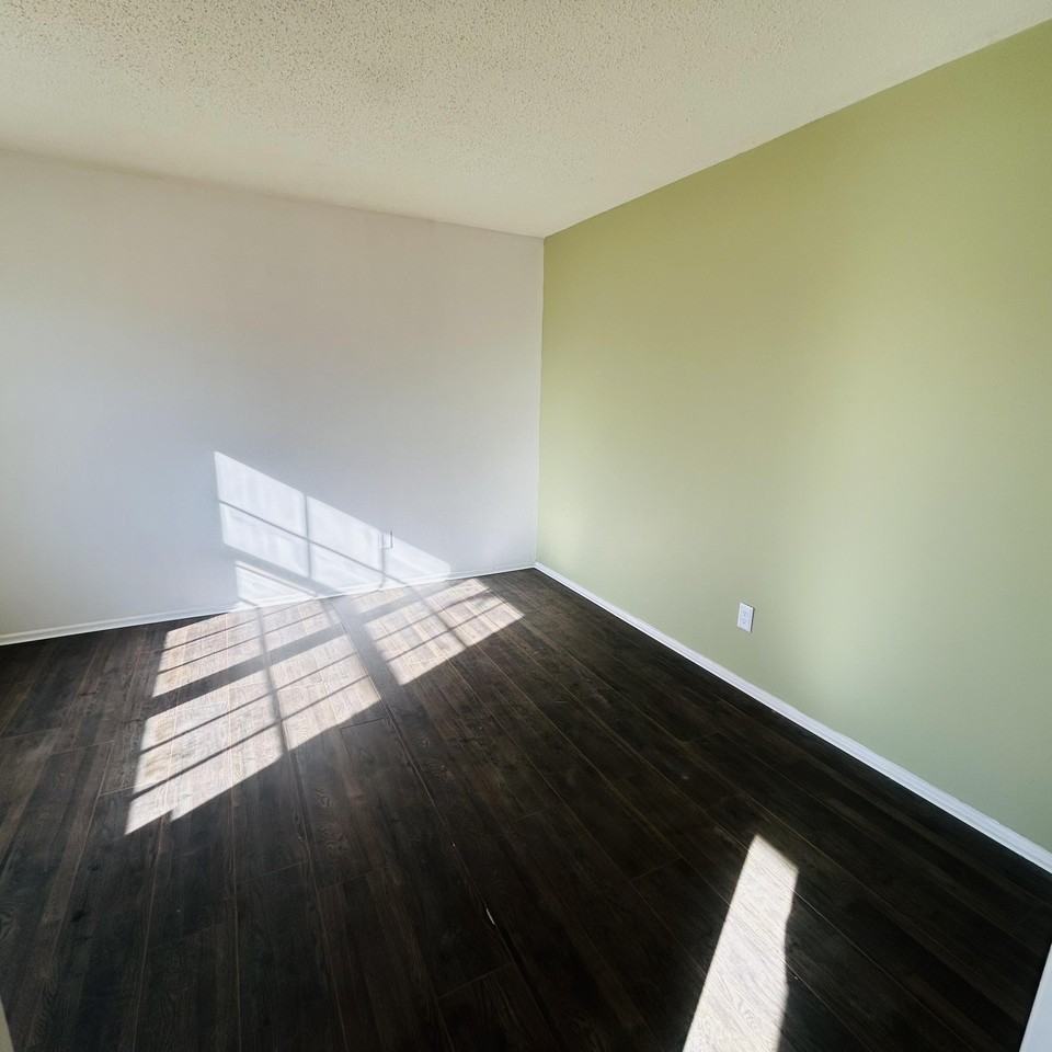 1918 71st St - Photo 4 of 25