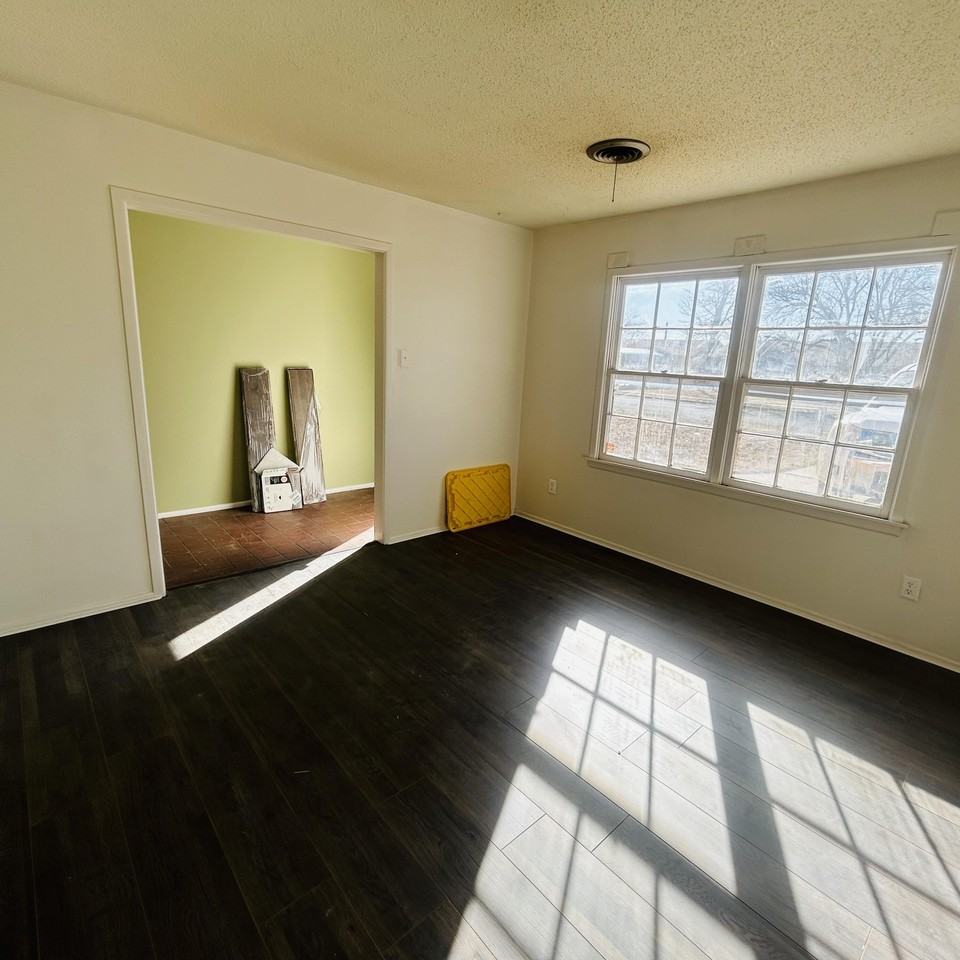 1918 71st St - Photo 5 of 25