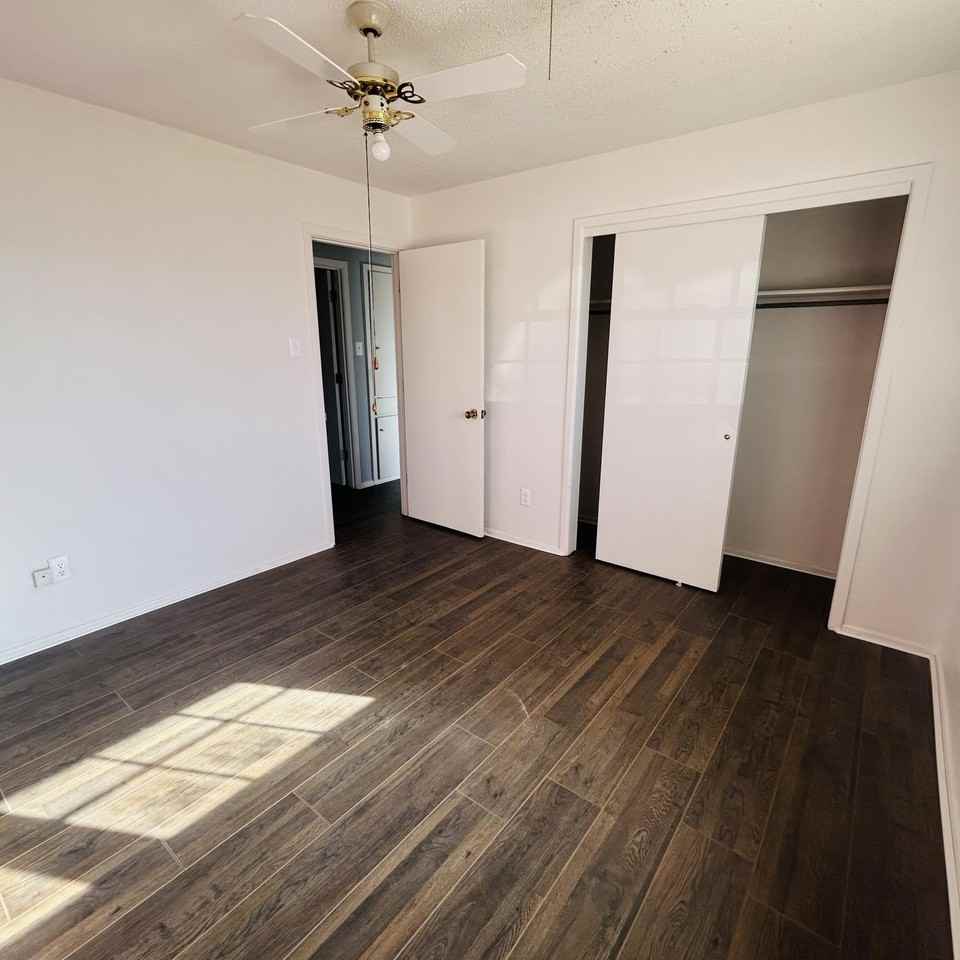 1918 71st St - Photo 6 of 25