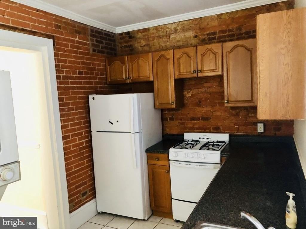 1415 N Harrison St - Photo 4 of 12