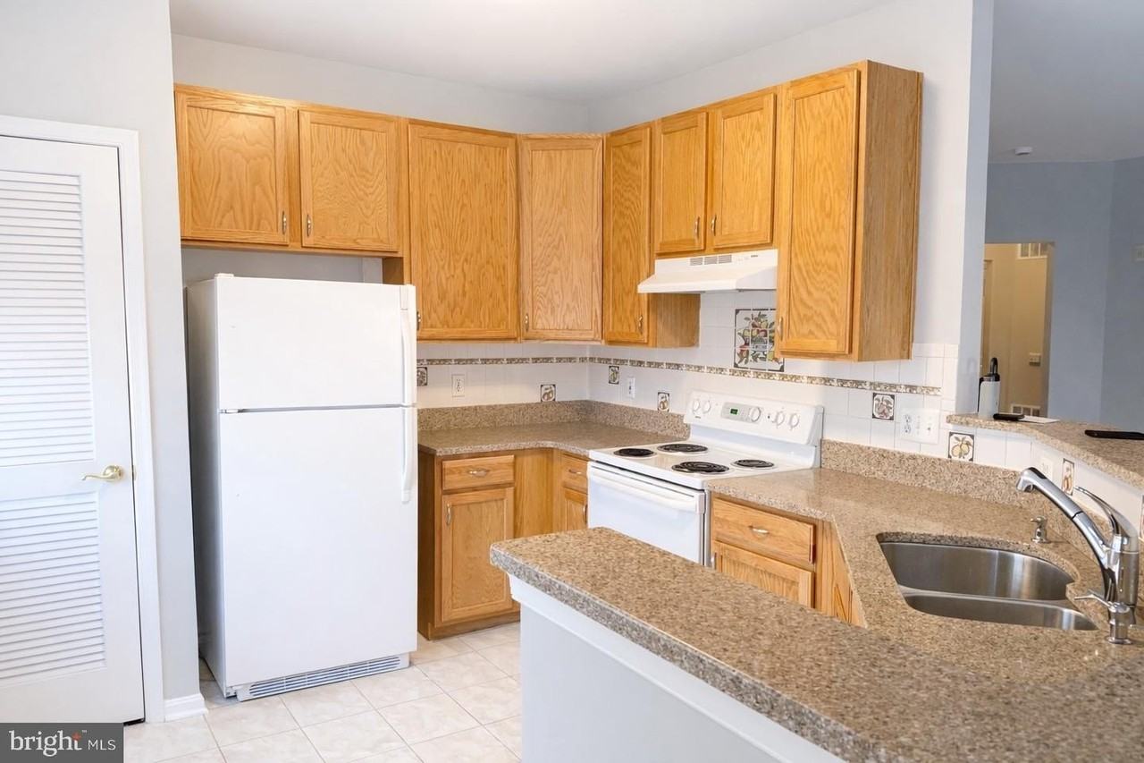 2605 Chapel Lake Dr - Photo 7 of 16