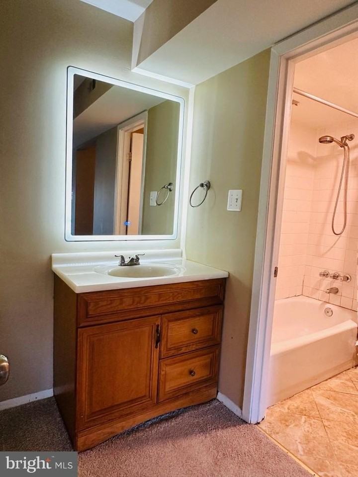 11401 Commonwealth Dr - Photo 5 of 27