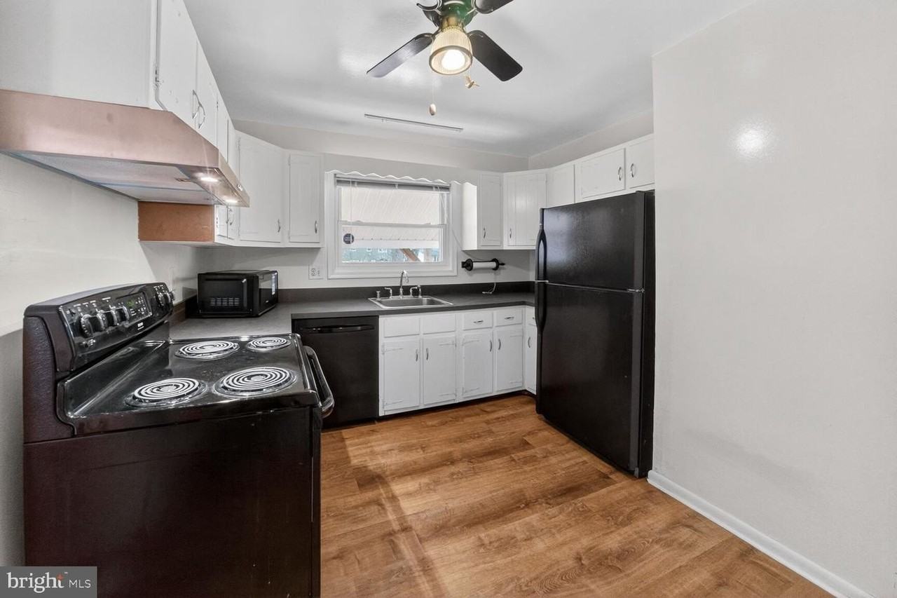 2890 Balmoral Dr - Photo 2 of 25