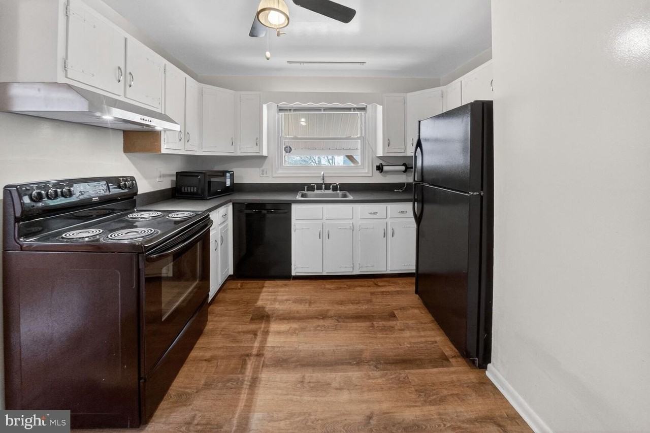 2890 Balmoral Dr - Photo 3 of 25