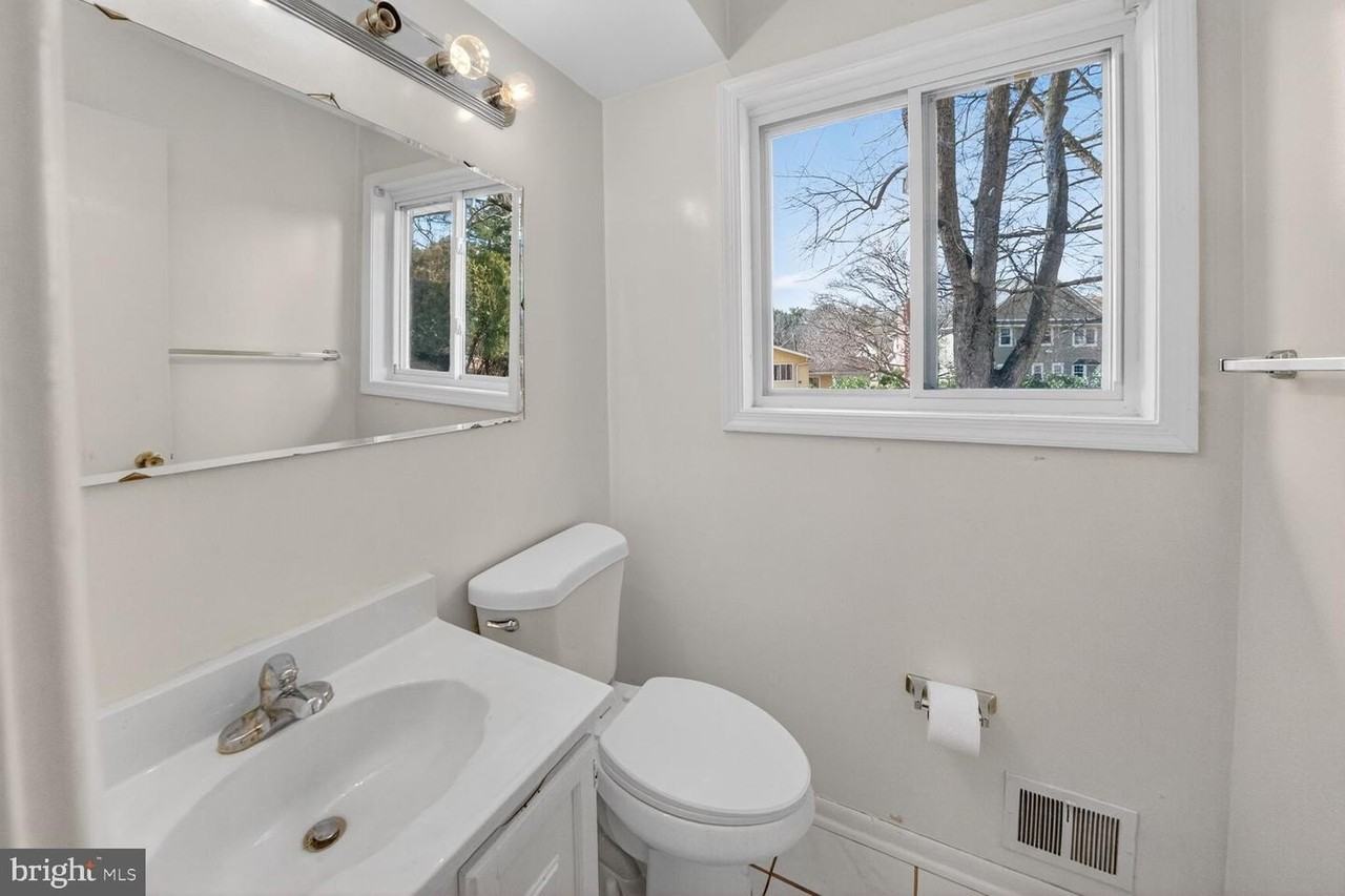 2890 Balmoral Dr - Photo 7 of 25