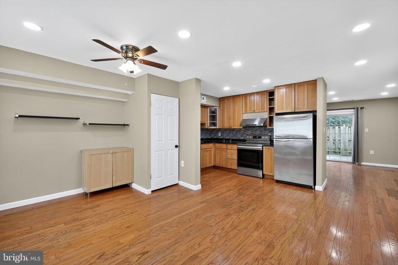 680 Azalea Dr - Photo 3 of 46