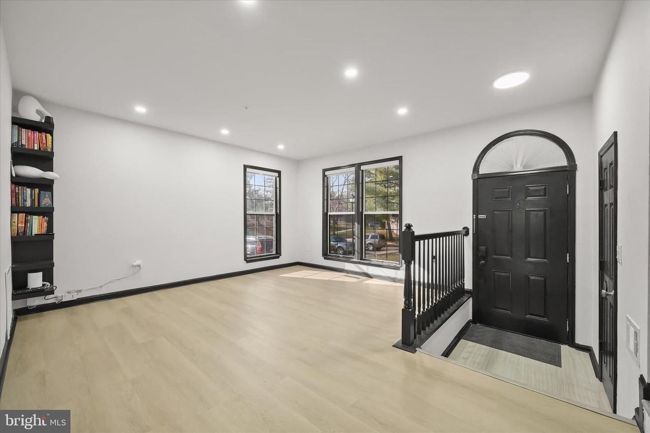 10626 Fitzgibbon Ct - Photo 2 of 22