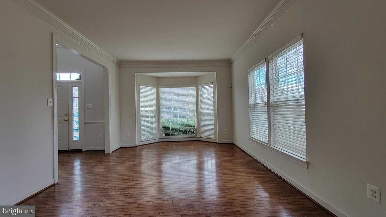 11017 Baldwin Dr - Photo 5 of 50