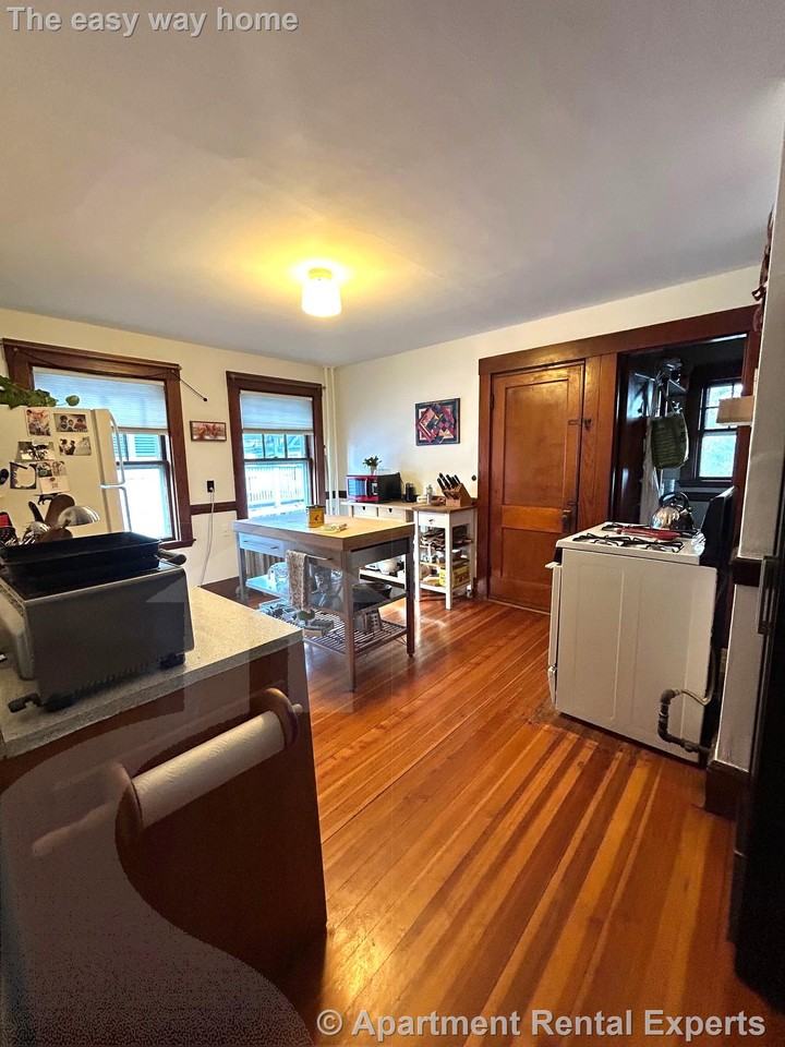 475 Huron Ave #2 - Photo 4 of 14