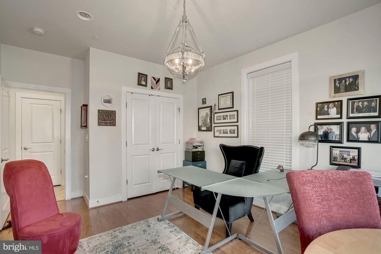 617 E Custis Ave - Photo 4 of 42