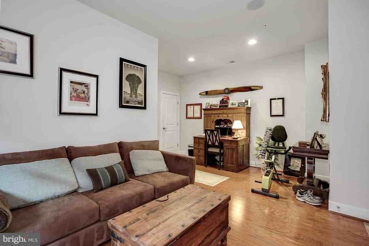 617 E Custis Ave - Photo 7 of 42