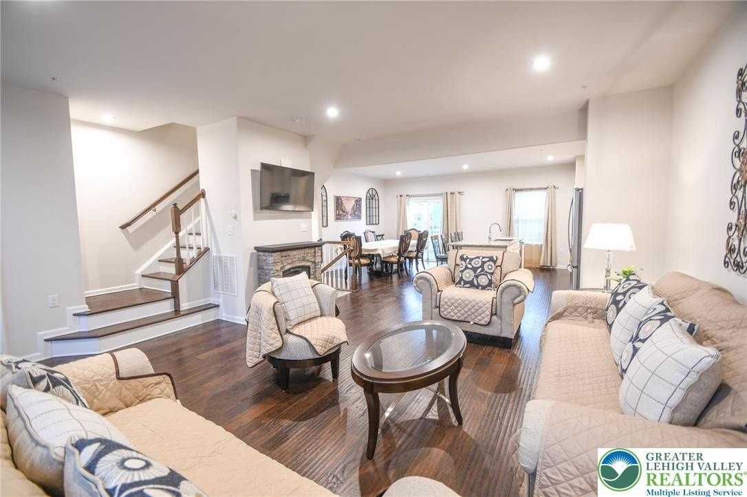 2396 Cook Dr - Photo 5 of 39