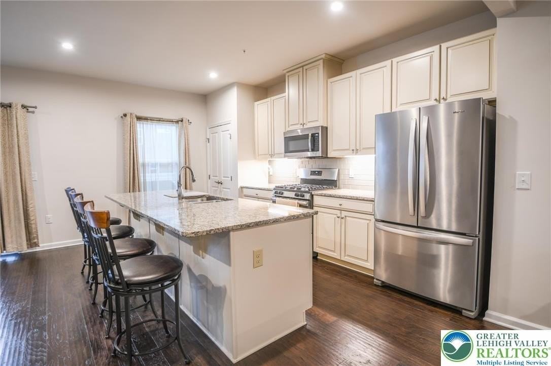 2396 Cook Dr - Photo 7 of 39