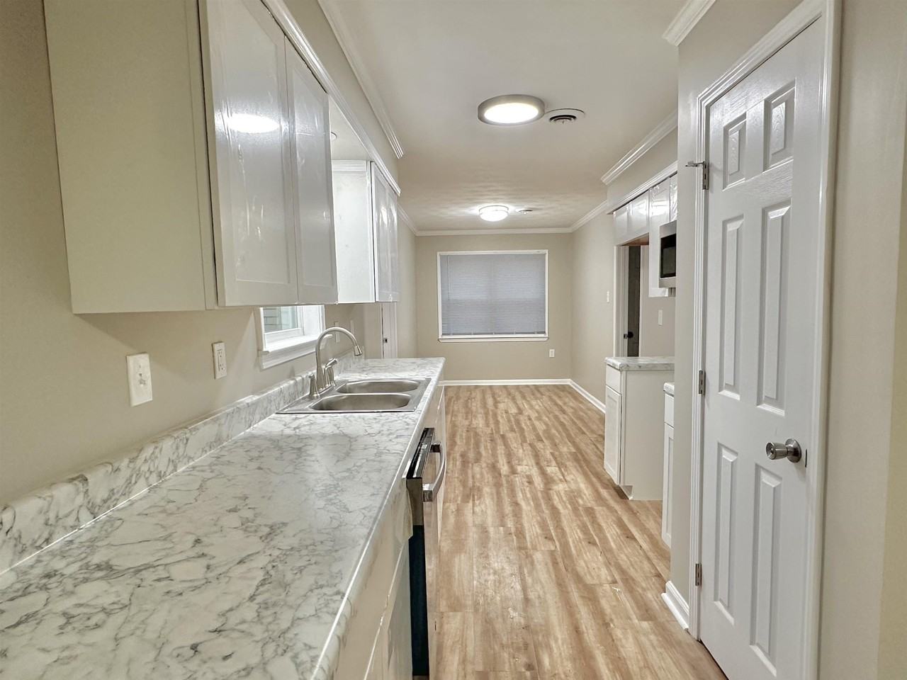 3756 Vanderwood Dr - Photo 4 of 20