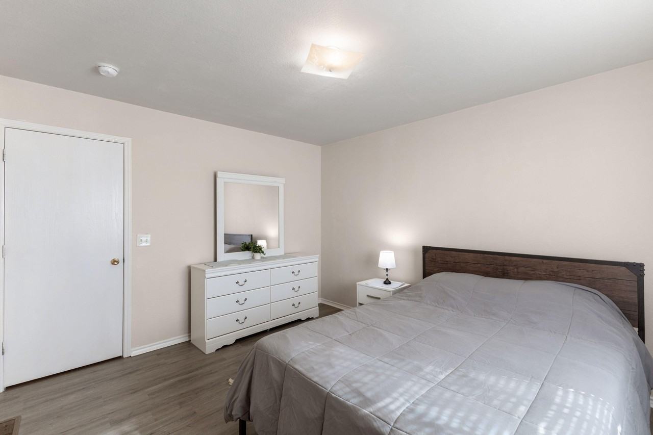 Vernice Loop - Photo 5 of 8