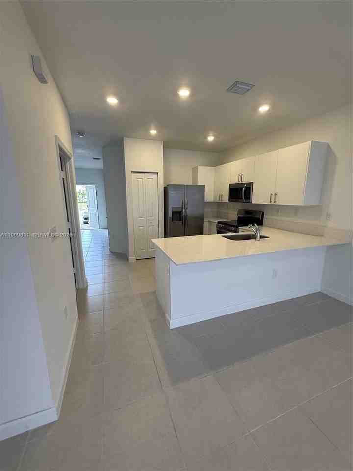 2490 Se 29th St #2490 - Photo 5 of 31