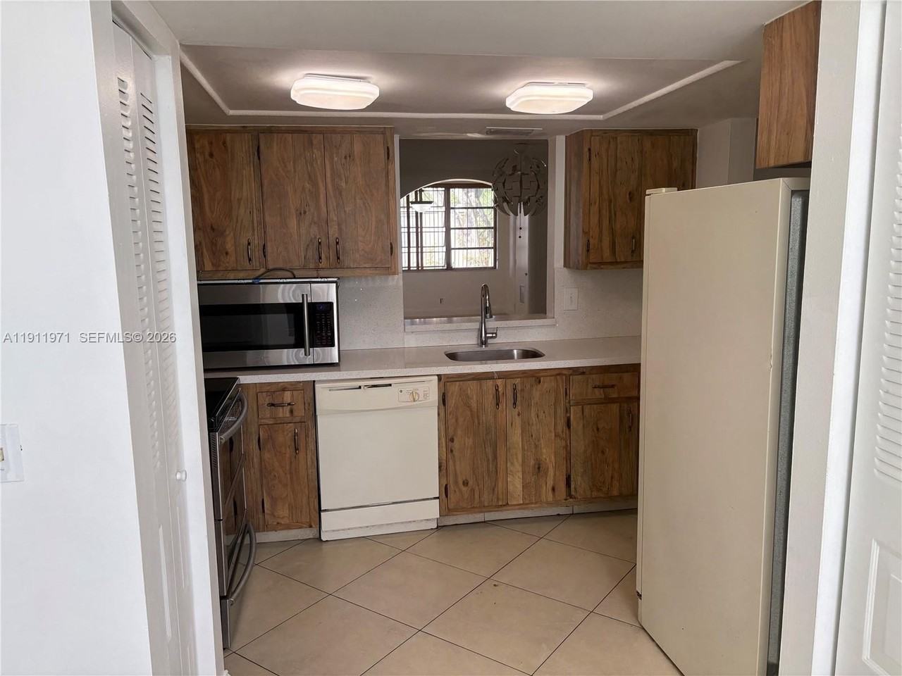 1040 Nw 80th Ave #205 - Photo 5 of 19