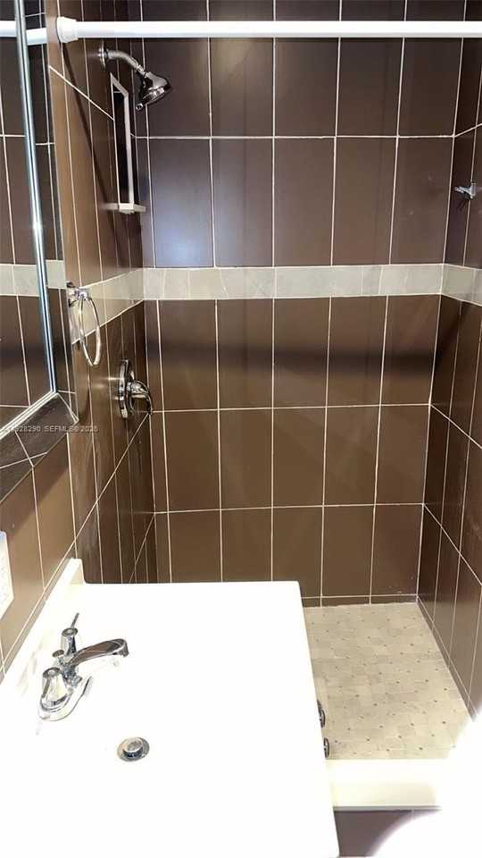 2140 N 62nd Ave #0 - Photo 7 of 9