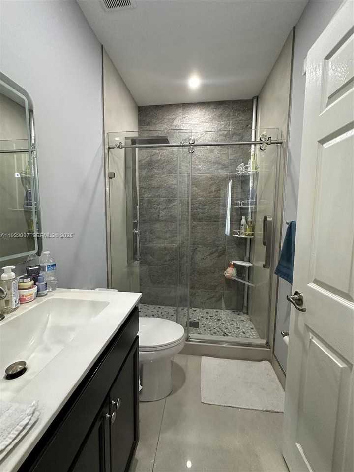 133 Se 28th Ter #8 - Photo 4 of 50