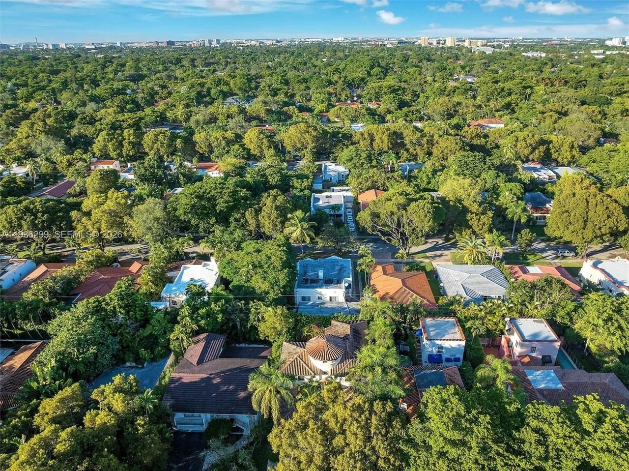 627 Alcazar Ave - Photo 3 of 34