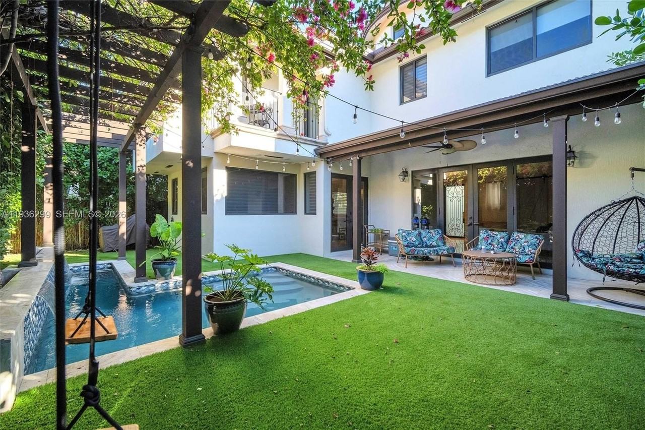 627 Alcazar Ave - Photo 4 of 34